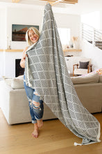 Load image into Gallery viewer, Everett Blanket Single Cuddle Size in Black &amp; White