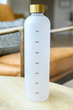 Load image into Gallery viewer, Sippin&#39; Pretty 32 oz Translucent Water Bottle in White &amp; Gold
